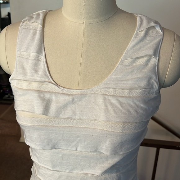 light summer dress stretches - Picture 2 of 4